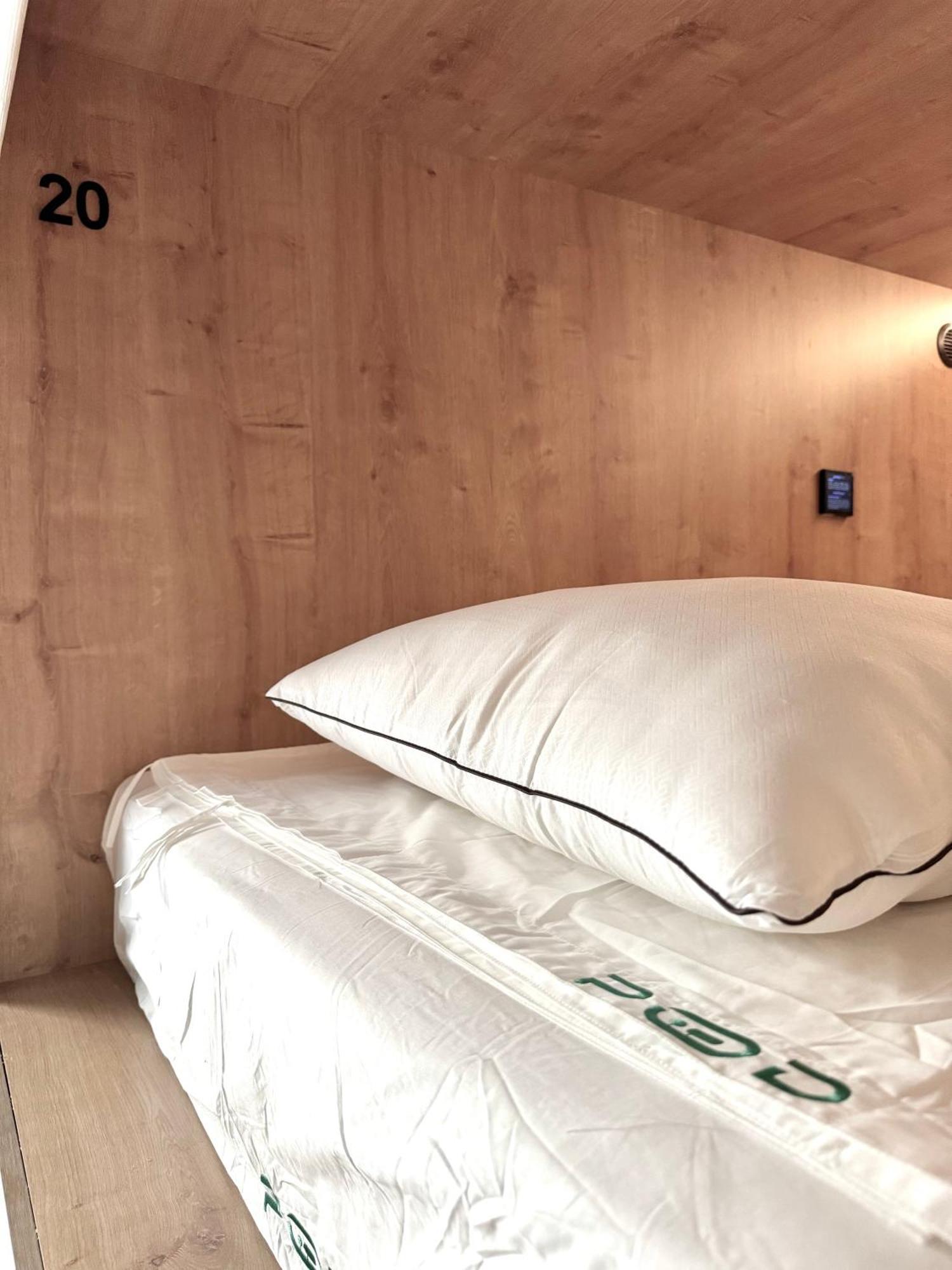 The Pod Suite Hostel Village Βαλένθια Εξωτερικό φωτογραφία