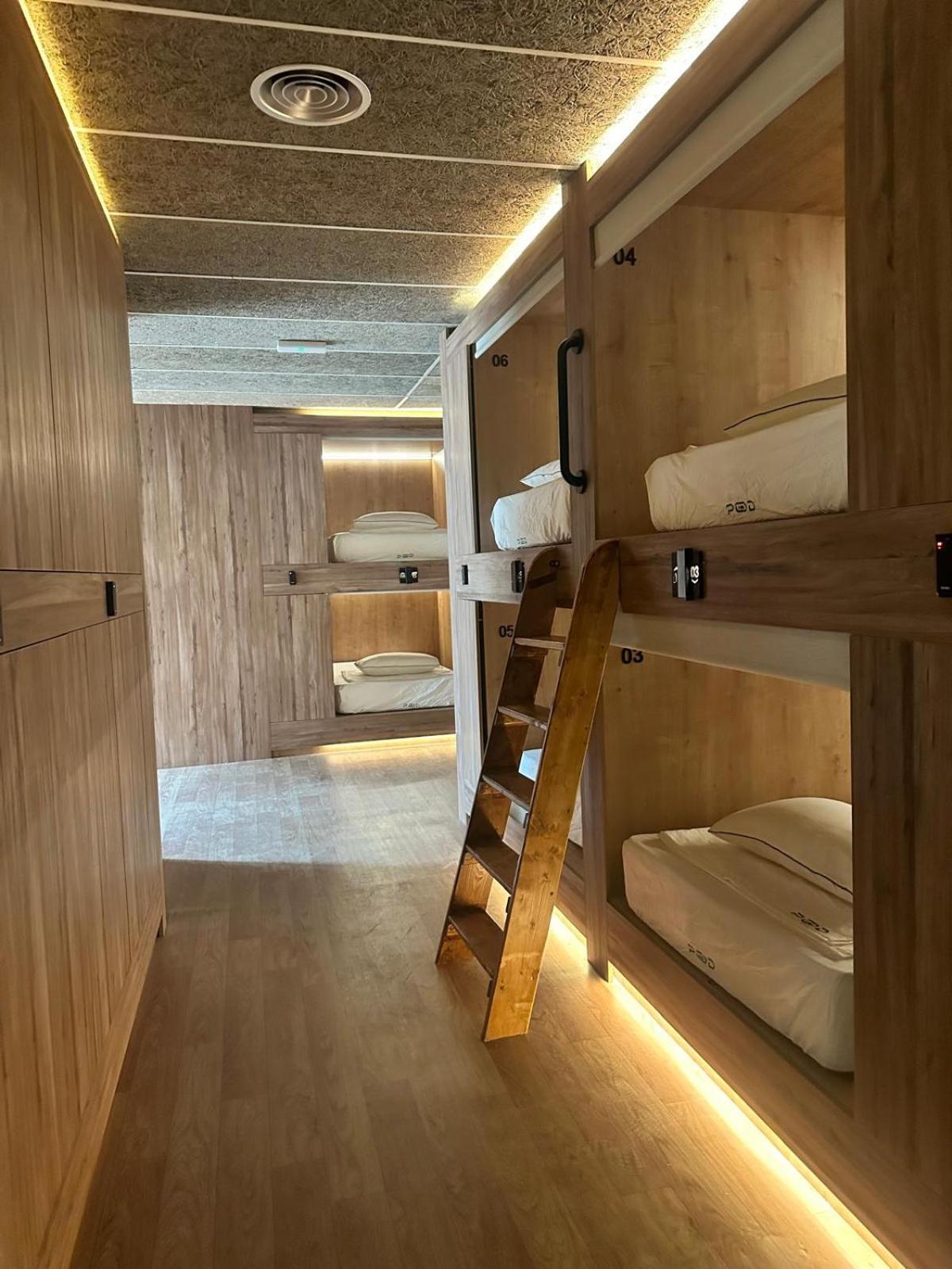 The Pod Suite Hostel Village Βαλένθια Εξωτερικό φωτογραφία